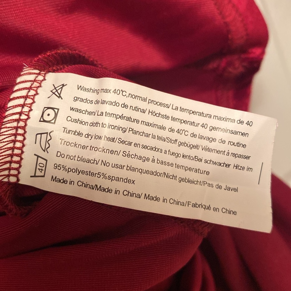 Chigant Rich Red Velvet Dress…size S - Picture 4 of 4